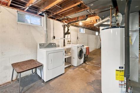 3821 Apache Street NW Uniontown OH 44685