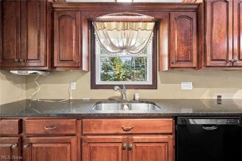 3821 Apache Street NW Uniontown OH 44685