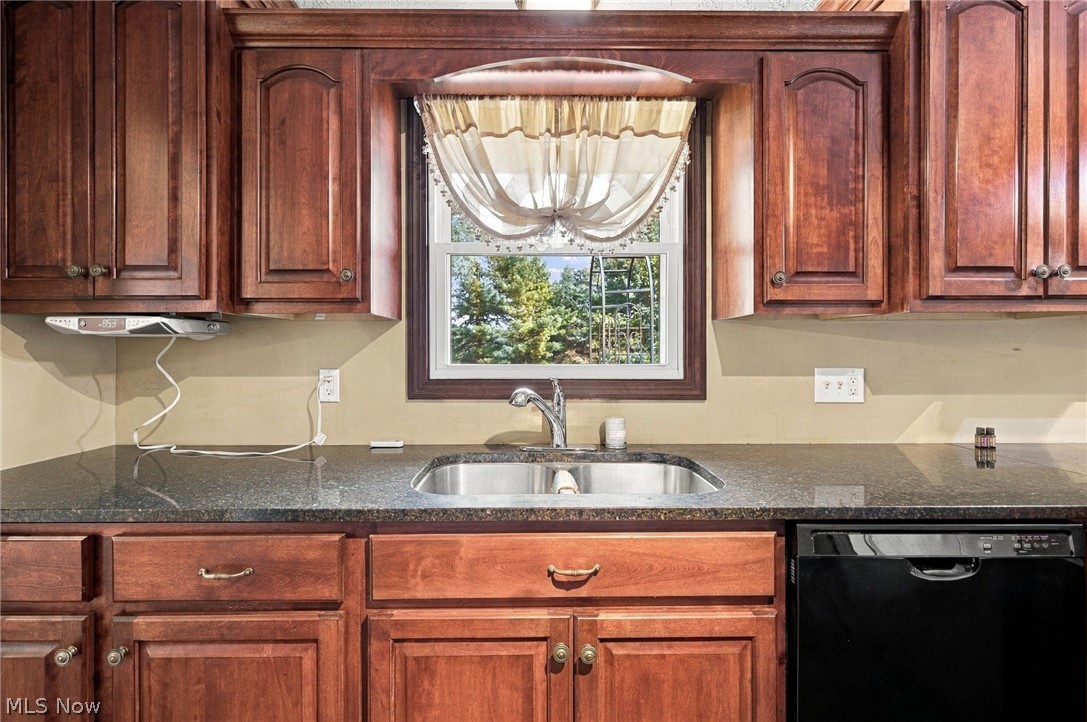 3821 Apache Street NW Uniontown OH 44685