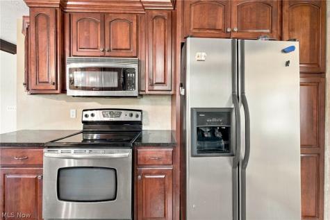 3821 Apache Street NW Uniontown OH 44685
