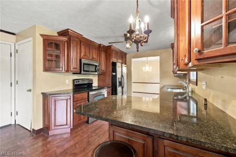 3821 Apache Street NW Uniontown OH 44685