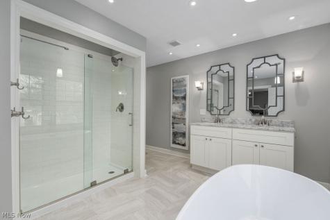285 Bassett Road Bay Village OH 44140