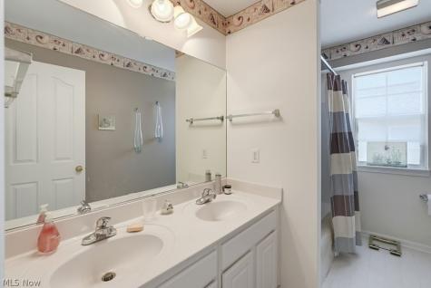 131 Heartland Circle Hinckley OH 44233