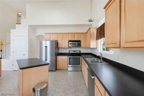 131 Heartland Circle Hinckley OH 44233