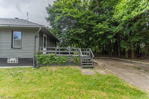 303 E Ravenwood Avenue Youngstown OH 44507