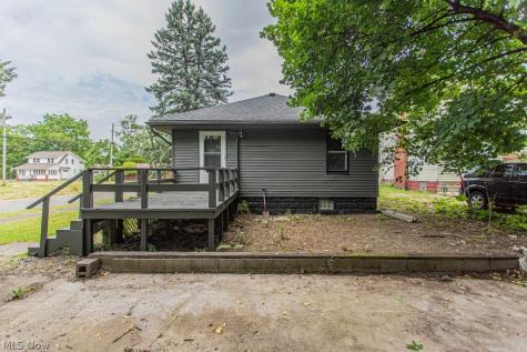 303 E Ravenwood Avenue Youngstown OH 44507