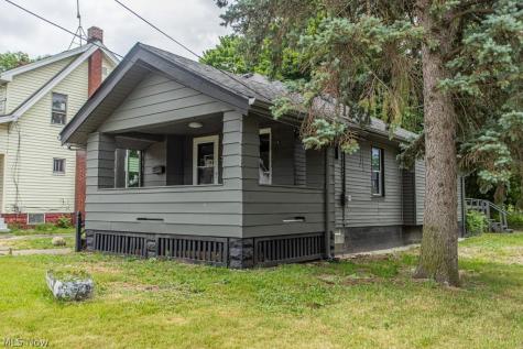 303 E Ravenwood Avenue Youngstown OH 44507