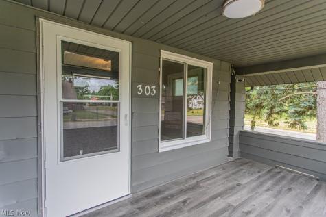 303 E Ravenwood Avenue Youngstown OH 44507