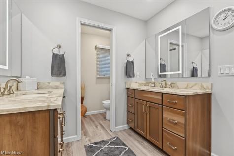 4824 Rolling View Drive Akron OH 44333