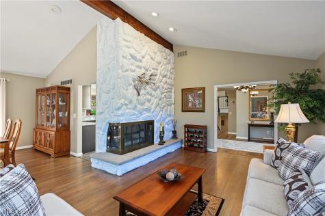 4824 Rolling View Drive Akron OH 44333