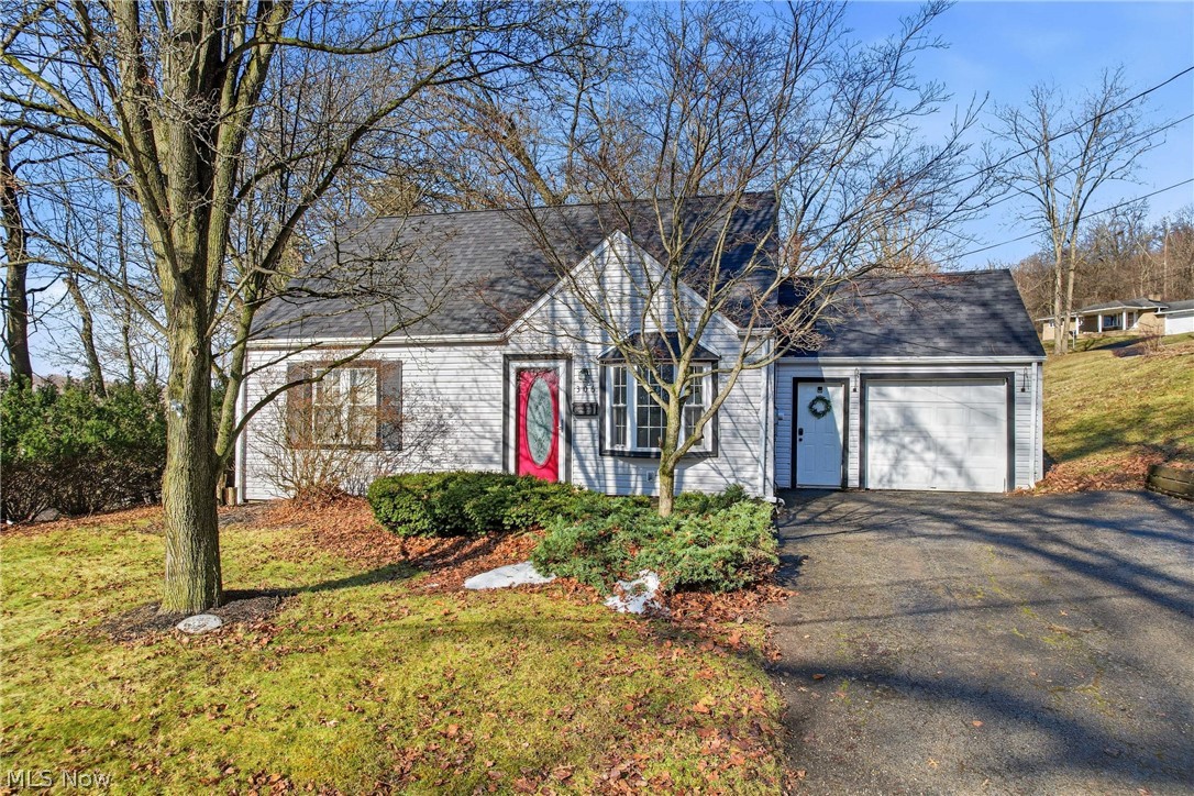 306 Park Avenue Lowellville OH 44436