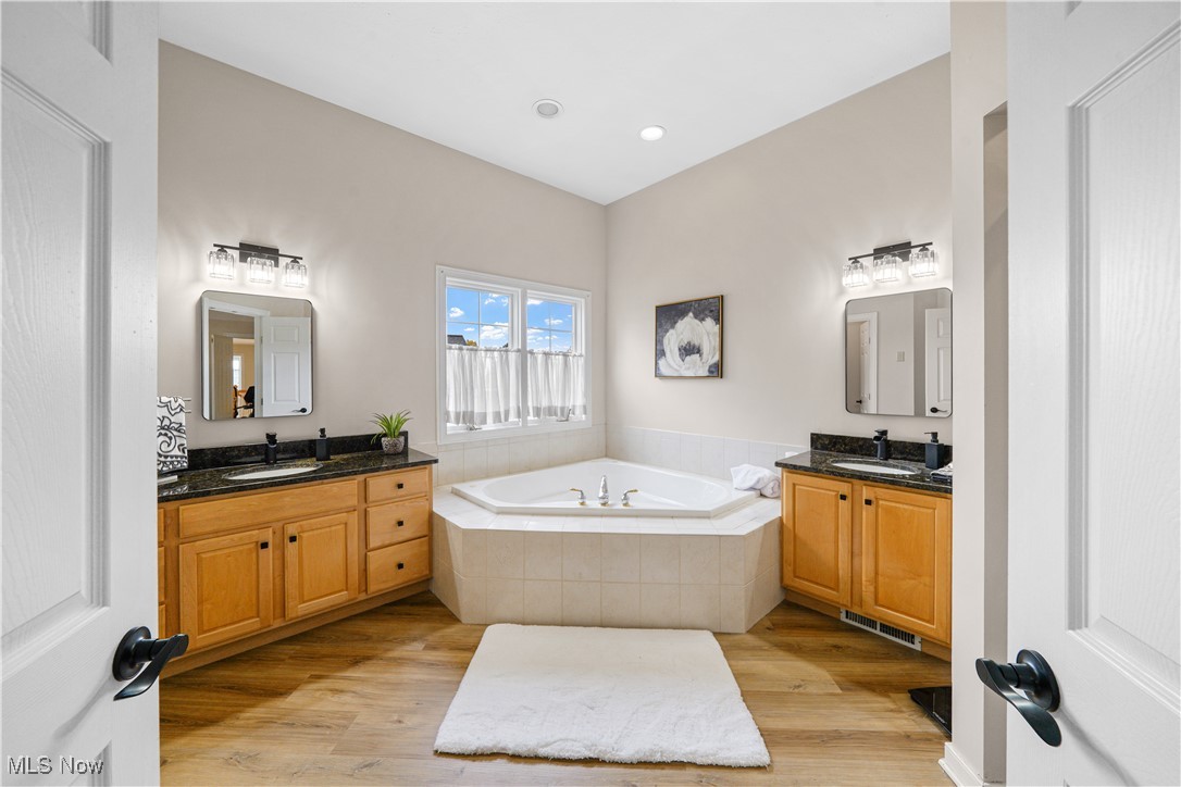 915 Cimarron Oval Aurora OH 44202