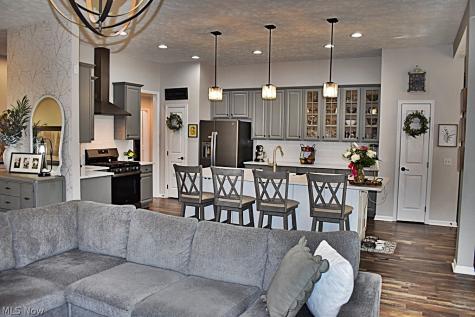 5670 W Longridge Drive Seven Hills OH 44131