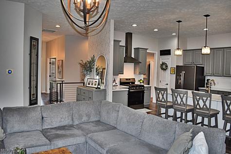5670 W Longridge Drive Seven Hills OH 44131