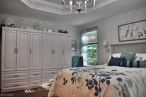 5670 W Longridge Drive Seven Hills OH 44131