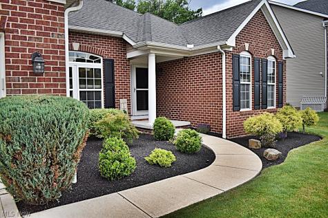 5670 W Longridge Drive Seven Hills OH 44131