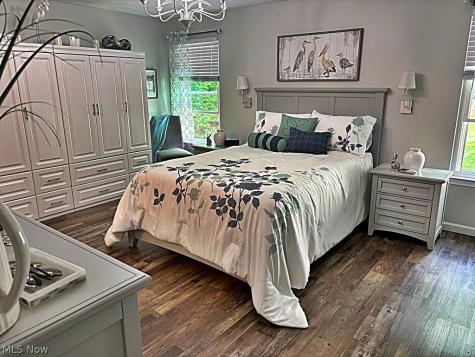 5670 W Longridge Drive Seven Hills OH 44131