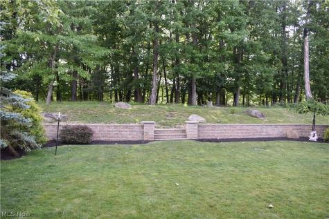 5670 W Longridge Drive Seven Hills OH 44131