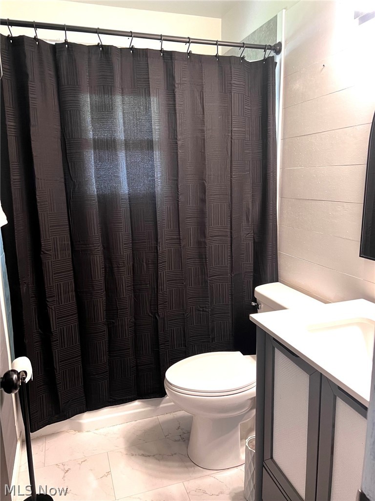 1798 Maplewood Warren OH 44483