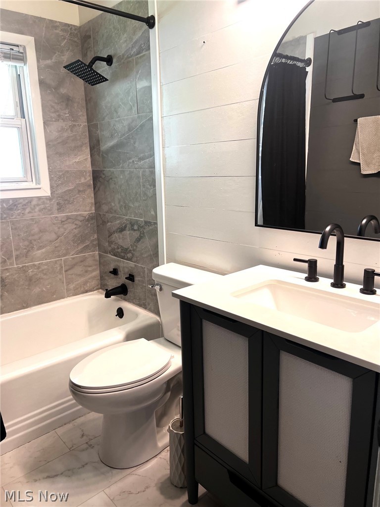 1798 Maplewood Warren OH 44483