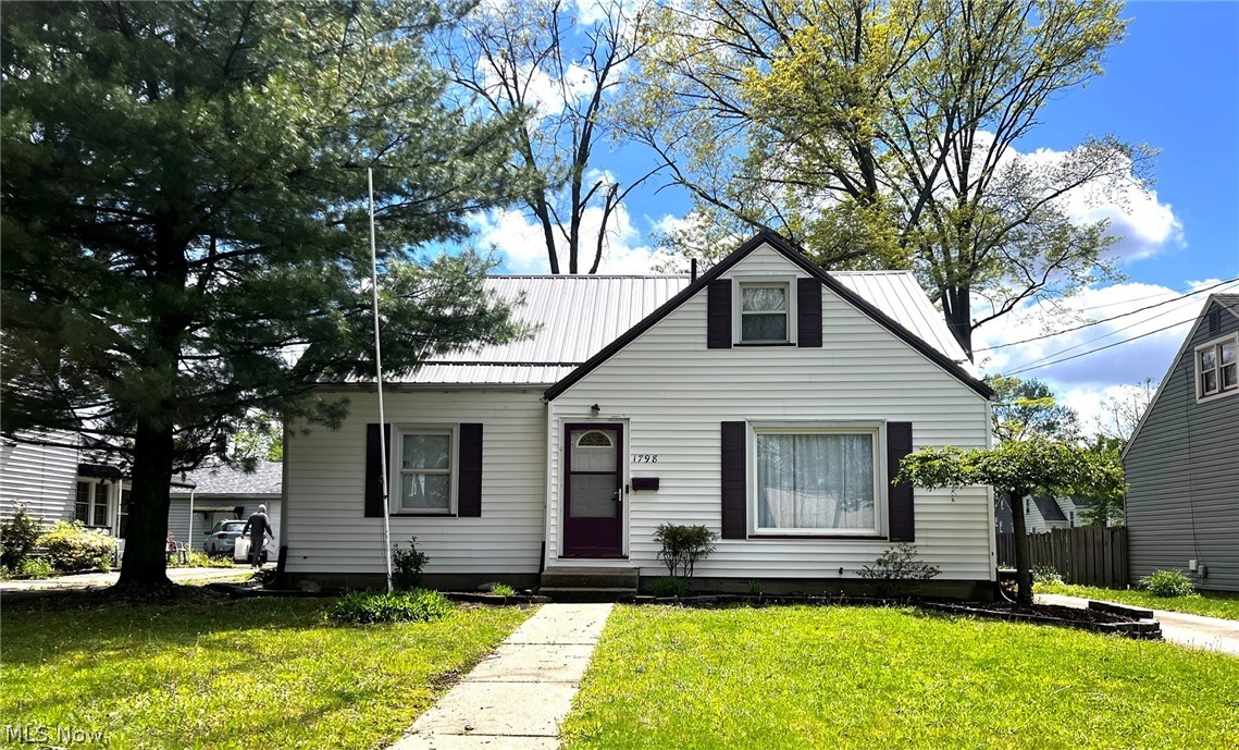 1798 Maplewood Warren OH 44483