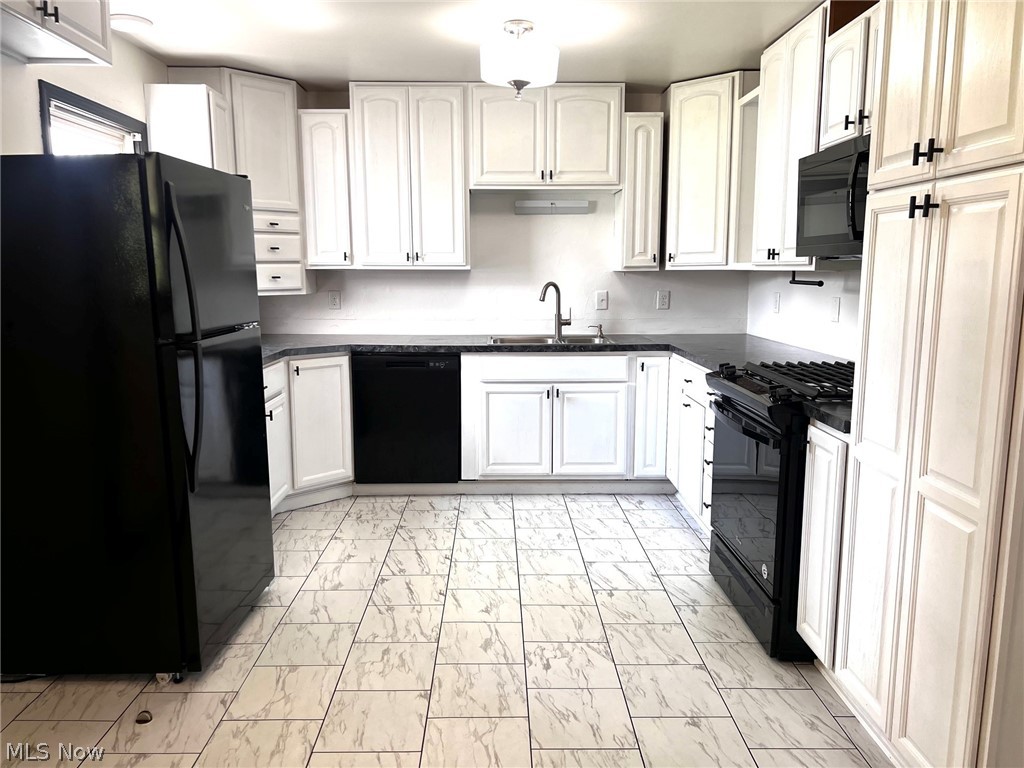 1798 Maplewood Warren OH 44483