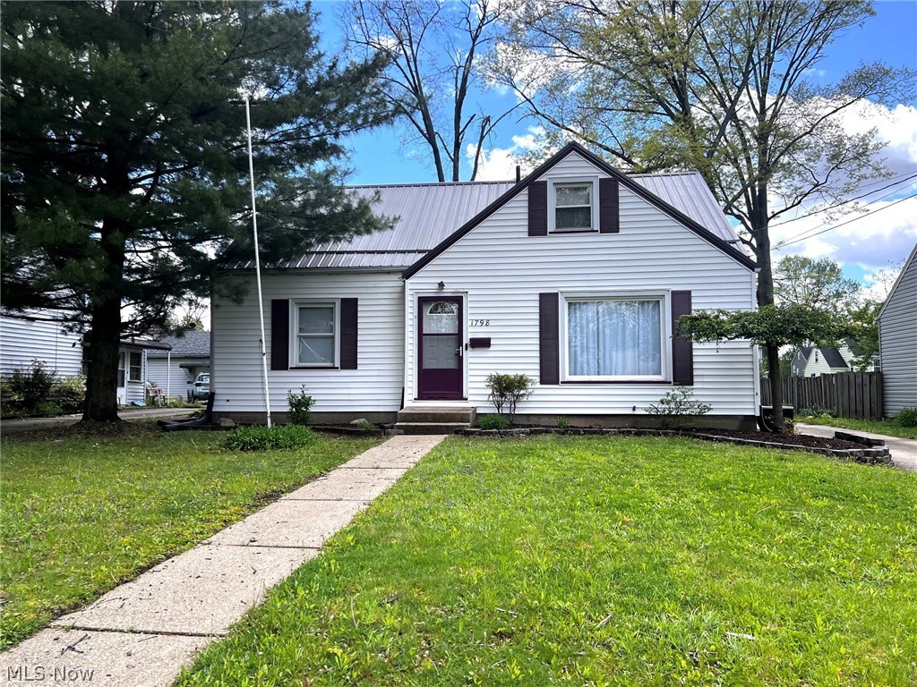 1798 Maplewood Warren OH 44483