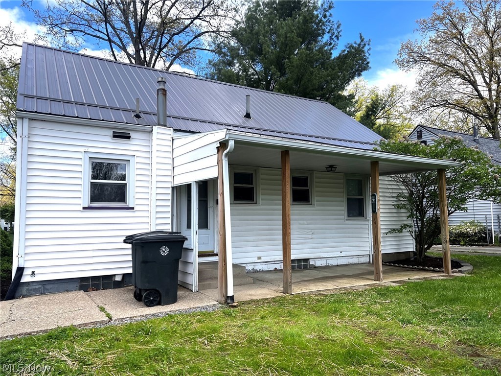 1798 Maplewood Warren OH 44483