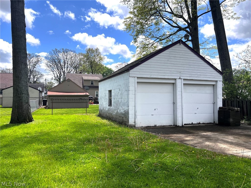 1798 Maplewood Warren OH 44483