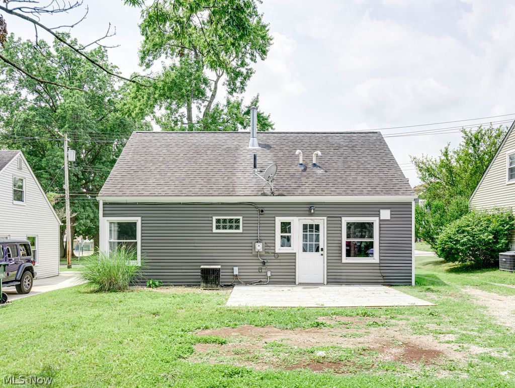 2069 Bailey Road Cuyahoga Falls OH 44221
