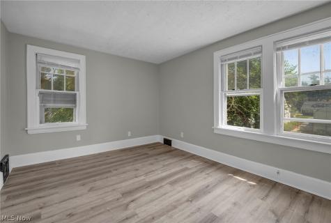 881 Valdes Avenue Akron OH 44320