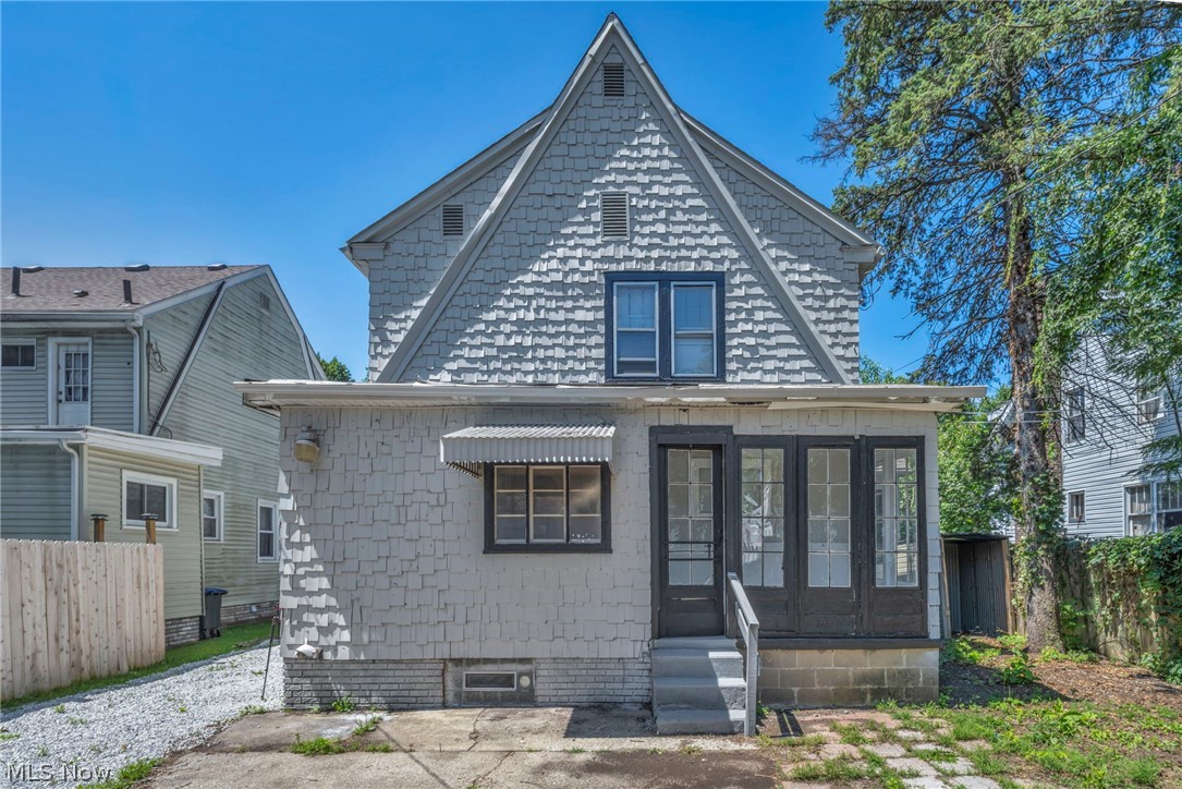 881 Valdes Avenue Akron OH 44320