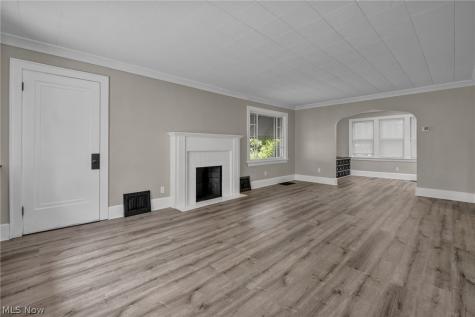 881 Valdes Avenue Akron OH 44320