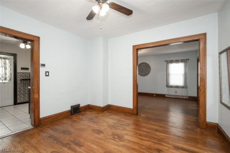 2083 Chesterland Avenue Lakewood OH 44107