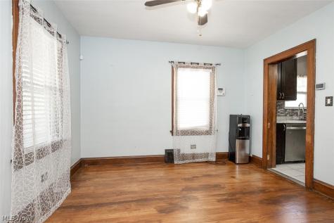 2083 Chesterland Avenue Lakewood OH 44107