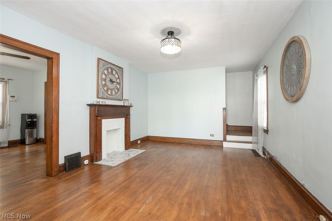 2083 Chesterland Avenue Lakewood OH 44107