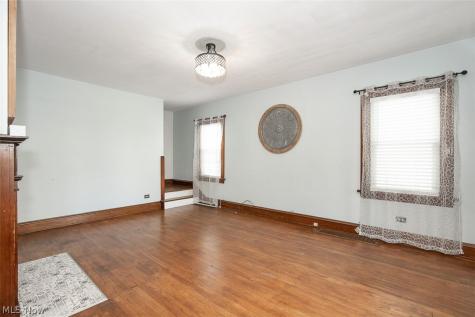 2083 Chesterland Avenue Lakewood OH 44107
