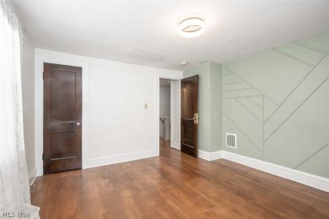 2083 Chesterland Avenue Lakewood OH 44107