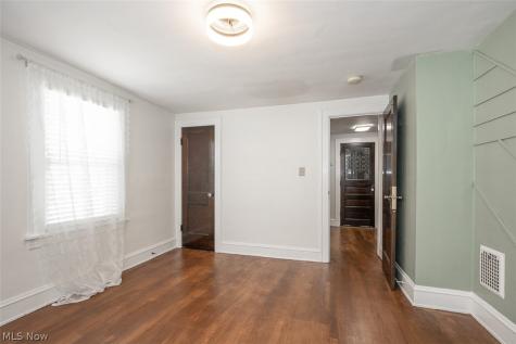2083 Chesterland Avenue Lakewood OH 44107