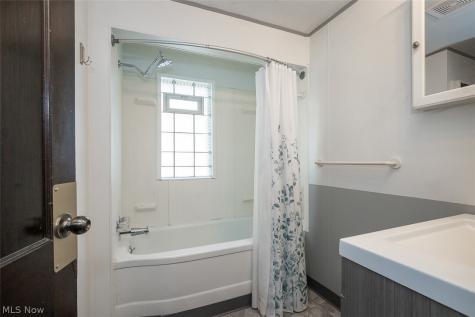 2083 Chesterland Avenue Lakewood OH 44107