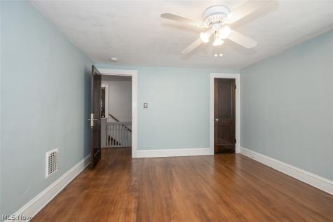 2083 Chesterland Avenue Lakewood OH 44107