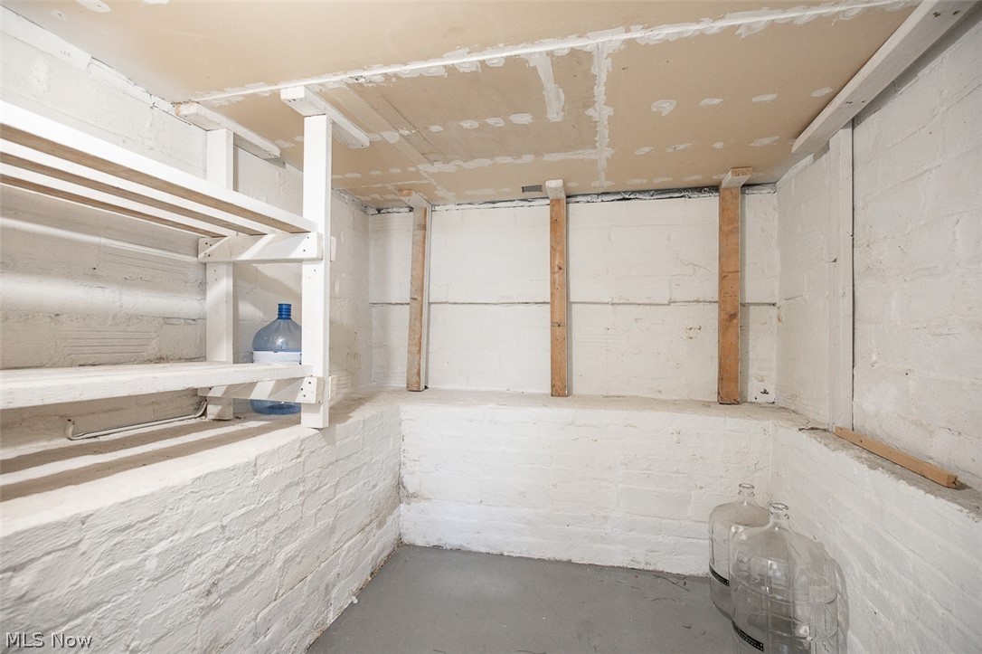 2083 Chesterland Avenue Lakewood OH 44107