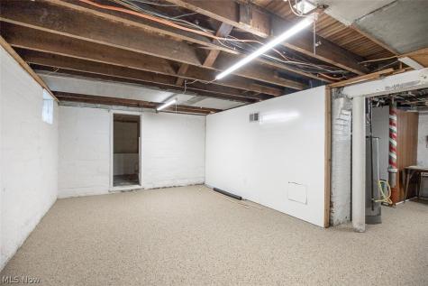 2083 Chesterland Avenue Lakewood OH 44107