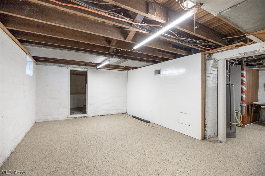 2083 Chesterland Avenue Lakewood OH 44107