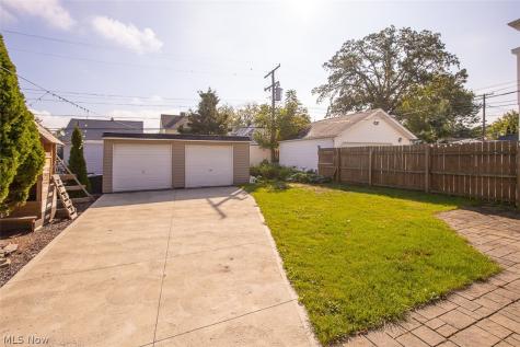 2083 Chesterland Avenue Lakewood OH 44107