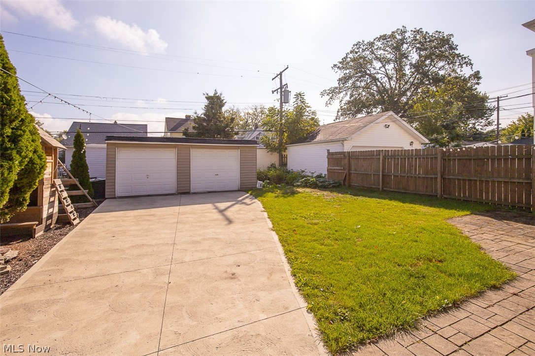 2083 Chesterland Avenue Lakewood OH 44107