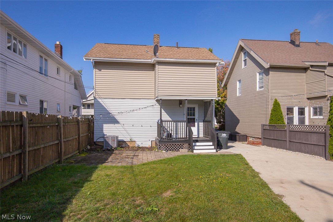 2083 Chesterland Avenue Lakewood OH 44107