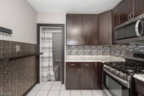 2083 Chesterland Avenue Lakewood OH 44107