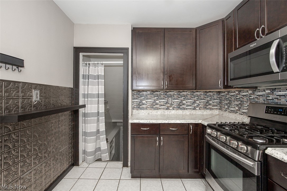2083 Chesterland Avenue Lakewood OH 44107