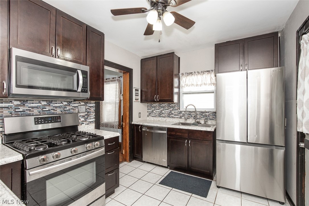 2083 Chesterland Avenue Lakewood OH 44107